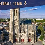 Apartmán L'empire Bleu - Sejour A Deux Au Centre De - Elegant Avec Cuisine Equipee Et Atmosphere Cocooning Troyes