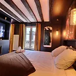 L'empire Bleu - Sejour A Deux Au Centre De - Elegant Avec Cuisine Equipee Et Atmosphere Cocooning