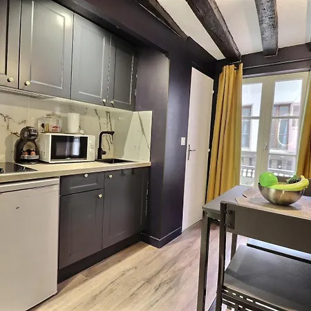L'empire Bleu - Sejour A Deux Au Centre De - Elegant Avec Cuisine Equipee Et Atmosphere Cocooning Apartmán *