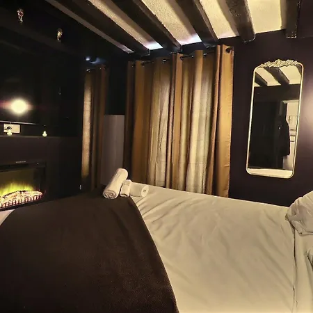 L'empire Bleu - Sejour A Deux Au Centre De - Elegant Avec Cuisine Equipee Et Atmosphere Cocooning * Troyes