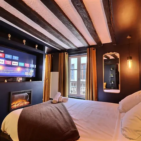 L'empire Bleu - Sejour A Deux Au Centre De - Elegant Avec Cuisine Equipee Et Atmosphere Cocooning Apartmán