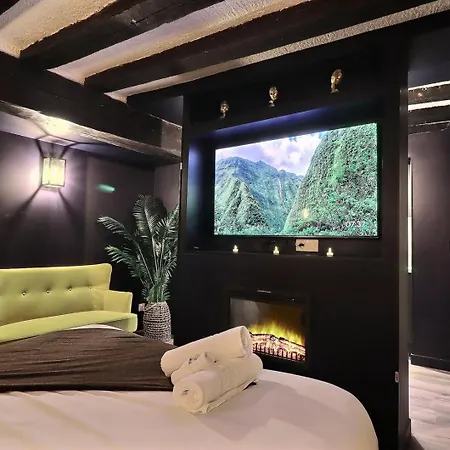 Apartment L'empire Bleu - Sejour A Deux Au Centre De - Elegant Avec Cuisine Equipee Et Atmosphere Cocooning *