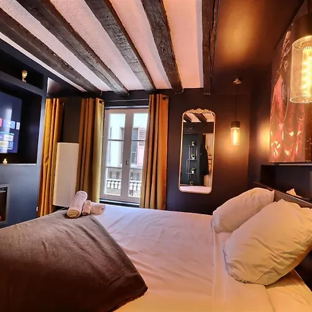 L'empire Bleu - Sejour A Deux Au Centre De - Elegant Avec Cuisine Equipee Et Atmosphere Cocooning