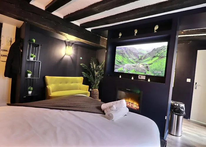 L'empire Bleu - Sejour A Deux Au Centre De - Elegant Avec Cuisine Equipee Et Atmosphere Cocooning