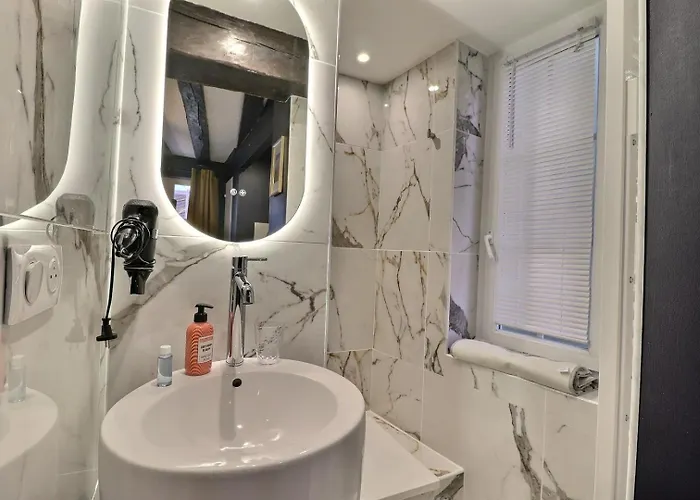 L'empire Bleu - Sejour A Deux Au Centre De - Elegant Avec Cuisine Equipee Et Atmosphere Cocooning Apartment