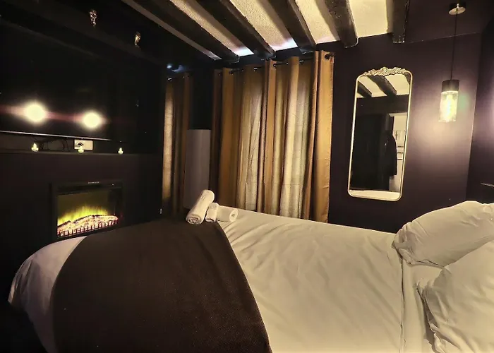 L'empire Bleu - Sejour A Deux Au Centre De - Elegant Avec Cuisine Equipee Et Atmosphere Cocooning * Troyes