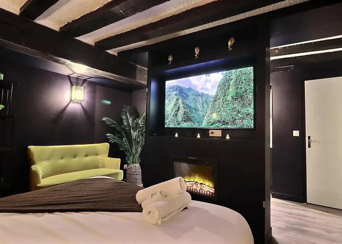 Apartment L'empire Bleu - Sejour A Deux Au Centre De - Elegant Avec Cuisine Equipee Et Atmosphere Cocooning *